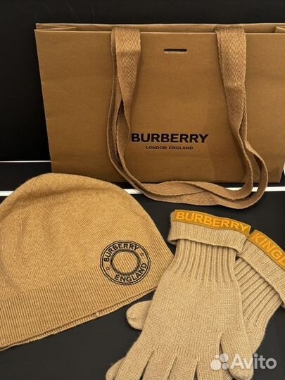 Шапка и перчатки Burberry