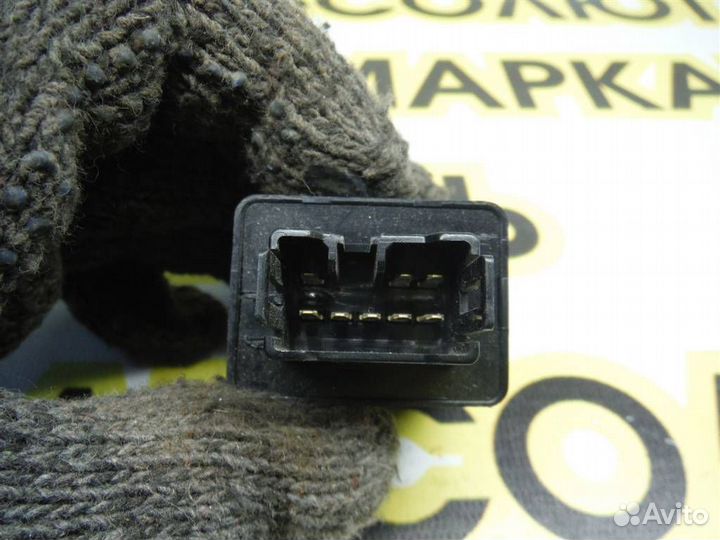 Реле стеклоочистителей Mitsubishi Pajero III 1999