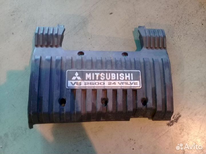 Декоративная крышка двс MD34103061 Mitsubishi Gala