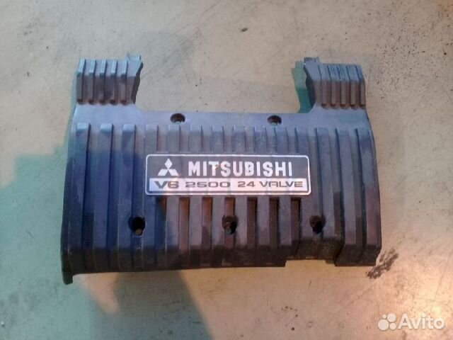 Декоративная крышка двс MD34103061 Mitsubishi Gala