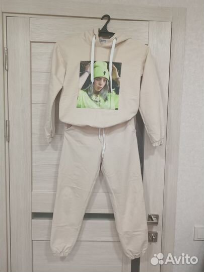 Бежевый костюм