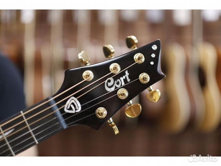 Cort Luxe-wcase-NAT - электроакустическая гитара