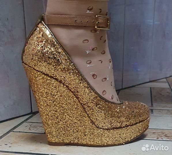 Туфли в золотых пайетках