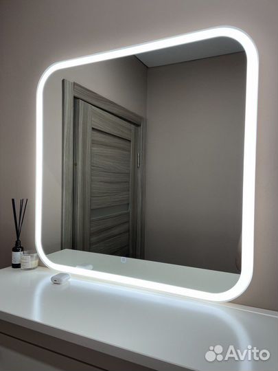 Зеркало с подсветкой для ванной