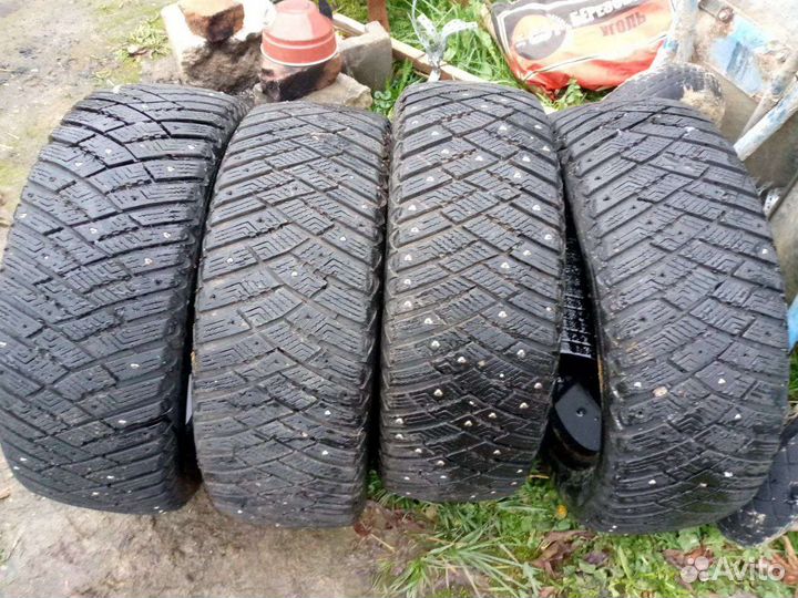 Goodyear UltraGrip 205/55 R16 94C