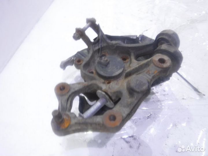 Кулак задний правый Мазда