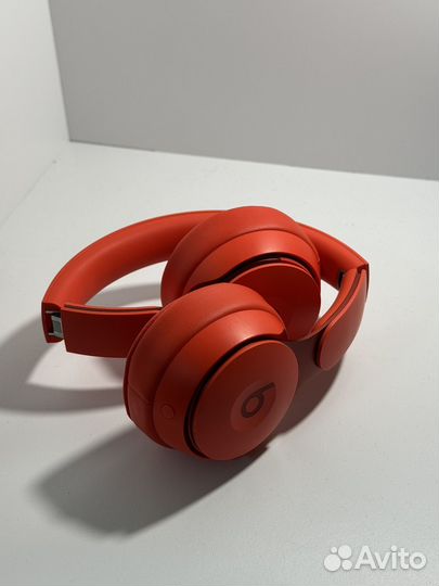Beats Solo Pro красные
