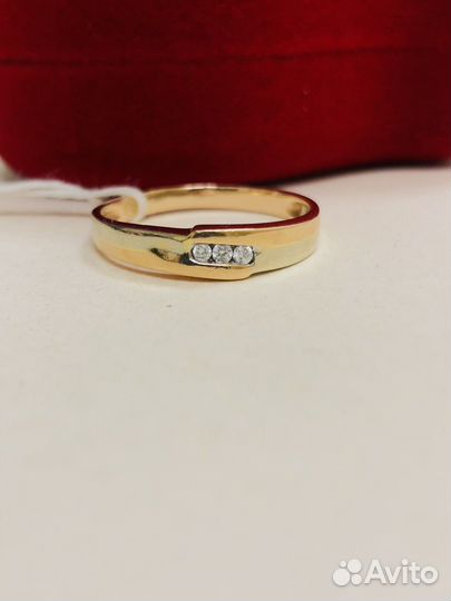 Золотое кольцо с бриллиантом