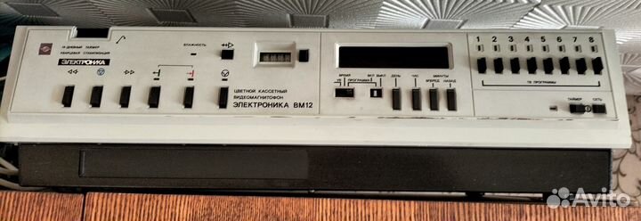 Цветной кассетный видеомагнит Электроника вм-12