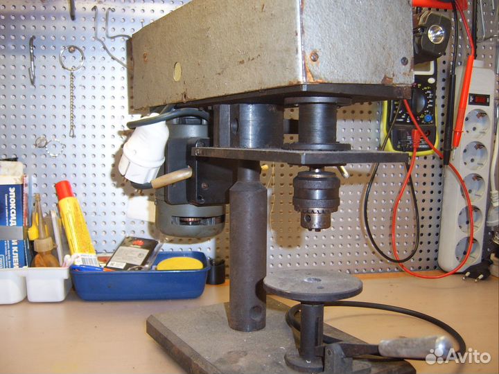 Настольный сверлильный станок для точных работ