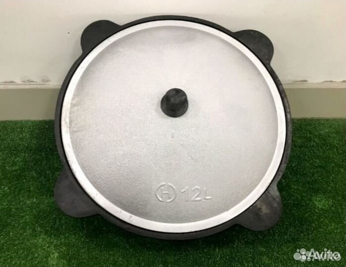 Казан чугунный с крышкой и печкой с трубой 12л