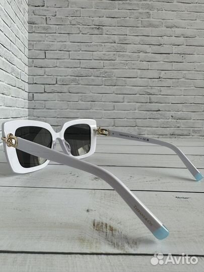 Солнцезащитные очки Tiffany& Co