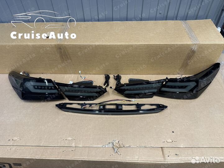 Черные бегающие фонари camry 70 LED задние