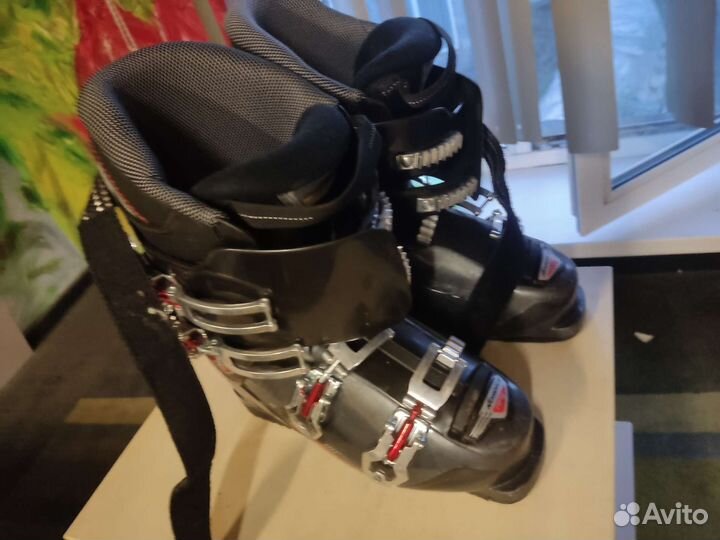 Горные лыжи и ботинки