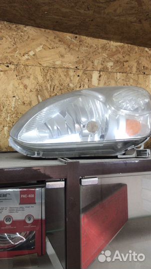 Продам фару toyota platz