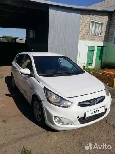 Hyundai Solaris 1.4 МТ, 2013, битый, 170 000 км
