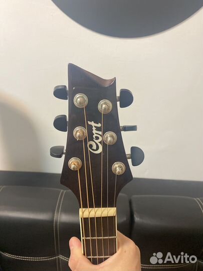 Акустическая гитара