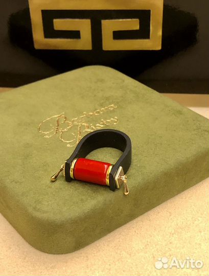 Кольцо с прессованным кораллом золотой гематит