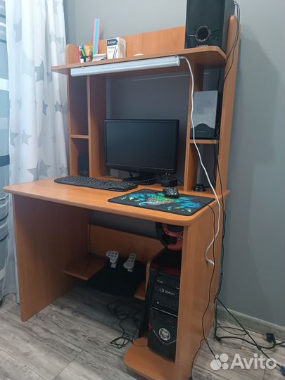 Компьютерный стол