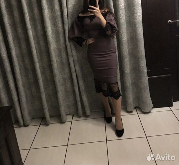 Платье с открытыми плечами