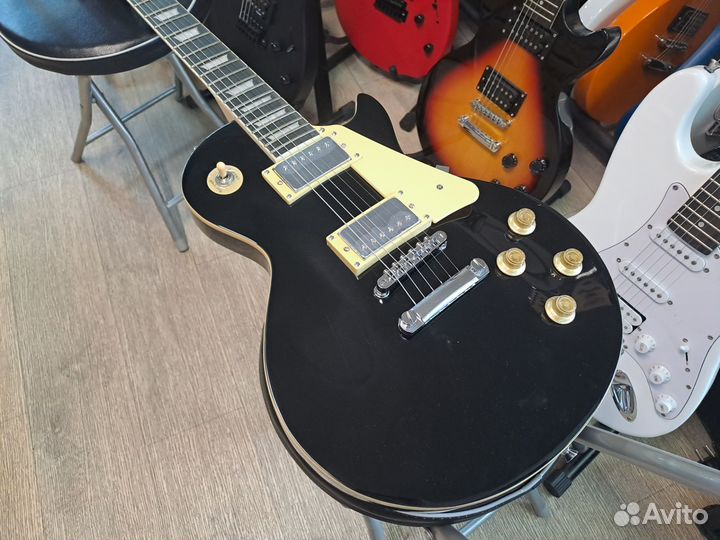 Электрогитара чёрная корпус Les Paul