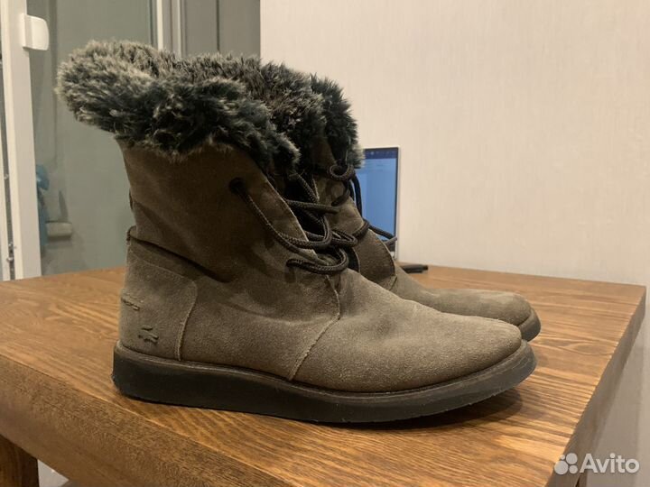 Продаю ботинки lacoste