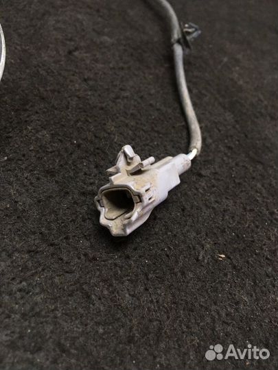 Датчик abs передний левый Toyota Rav 4 Xa 20