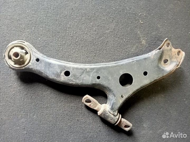 Рычаг подвески передний левый Toyota Camry V-40