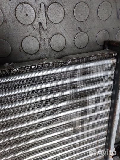 Радиатор охлаждения двигателя Lexus IS, 1999