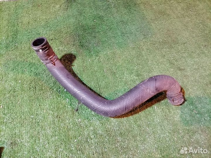 Патрубок охлаждения (радиатора) YF4715186A верхний