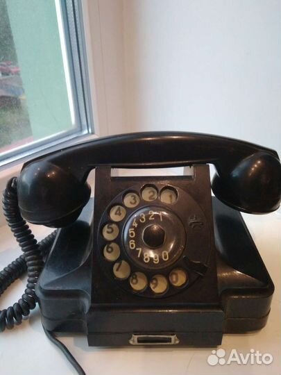 Старинный телефон