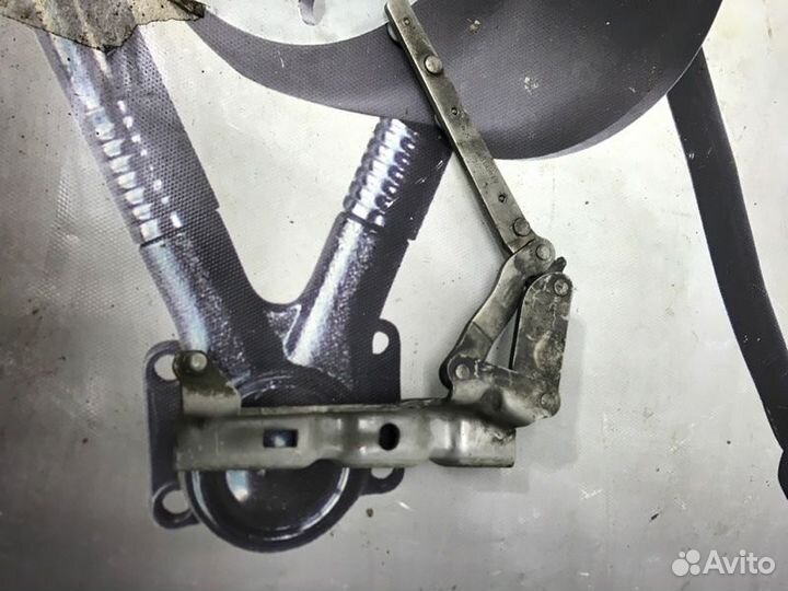 Петля капота правая Mercedes-Benz C-Class W203