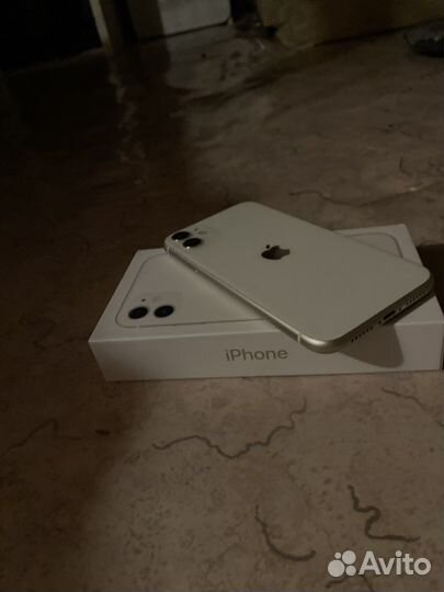 Телефон iPhone 11