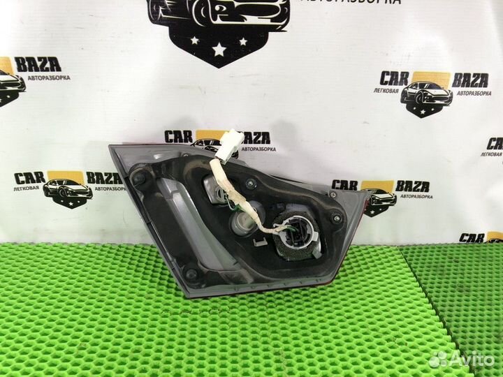 Фонарь задний внутренний правый R Toyota Camry