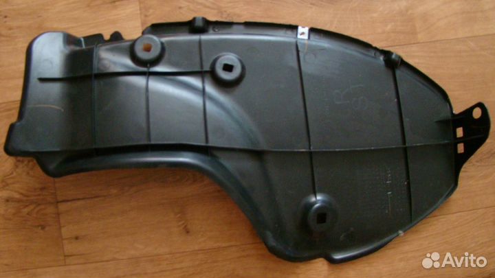 Подкрылок задний правый, оригинальный.toyota RAV 4