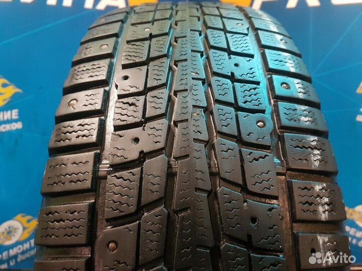 Dunlop SP Winter Ice 01 215/65 R16