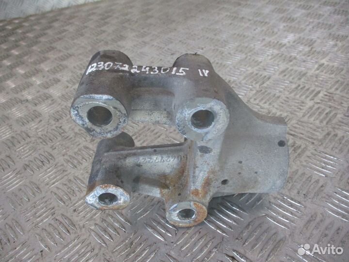 Кронштейн прицепного устройства Iveco 504277222