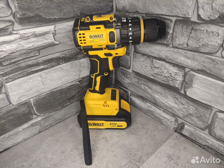 Шуруповерт бесщеточный DeWalt