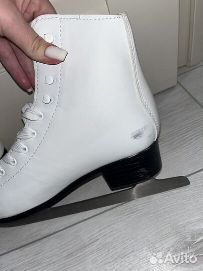 Коньки фигурные женские 41 размер