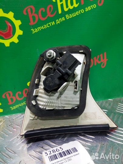 Фонарь в крышку багажника правый Audi A4 B7 седан