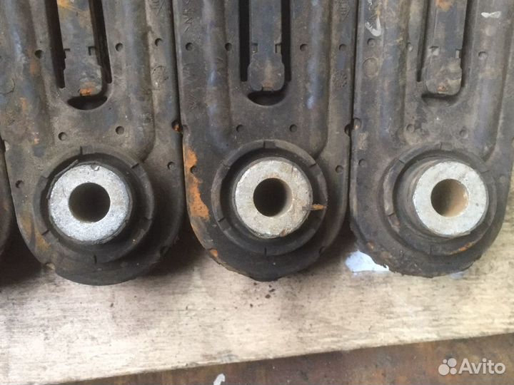 Renault опора двигателя задняя