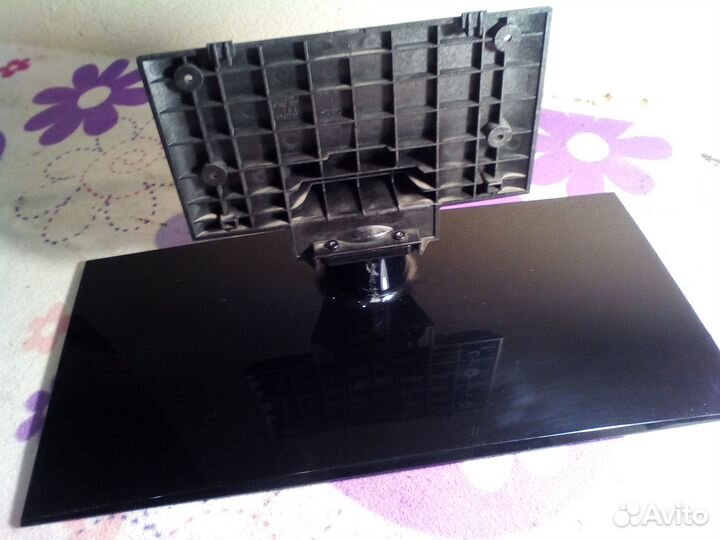 Подставка от LG 32LV3500