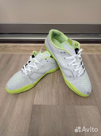 Детские футбольные кроссовки