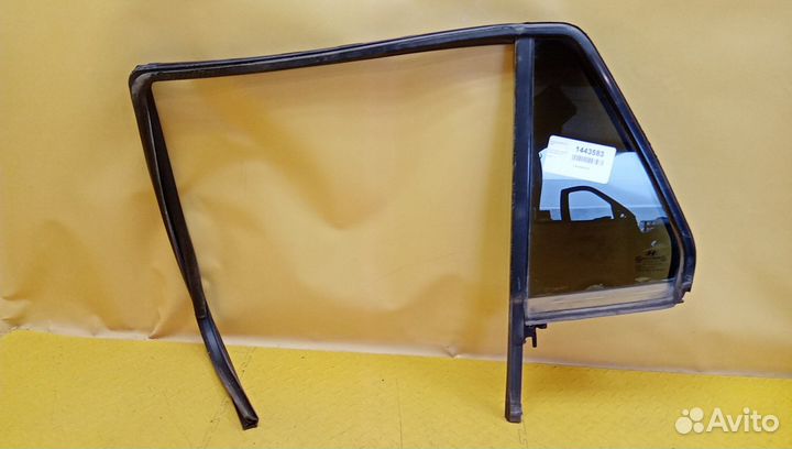 Стекло двери задней левой (форточка) Santa Fe (CM)