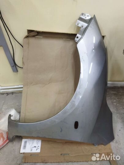 Крыло переднее