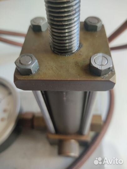 Стенд для настройки манометров