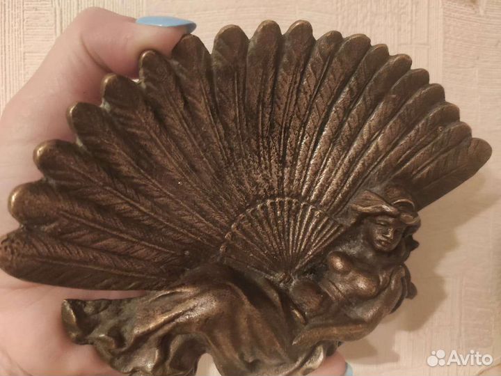 Бронзовая пепельница девушка с веером