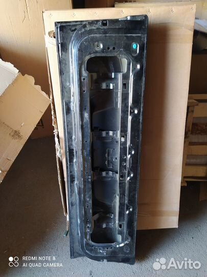 Крышка багажника нижняя Toyota Land Cruiser 200