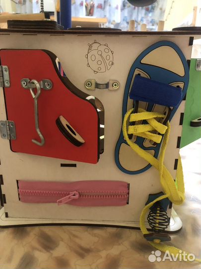 Бизиборд домик. Хороший целый