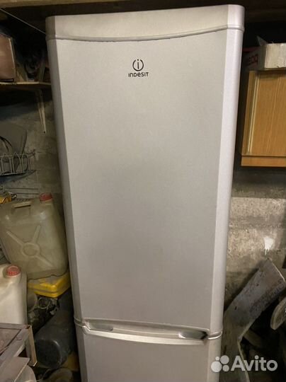 Холодильник indesit